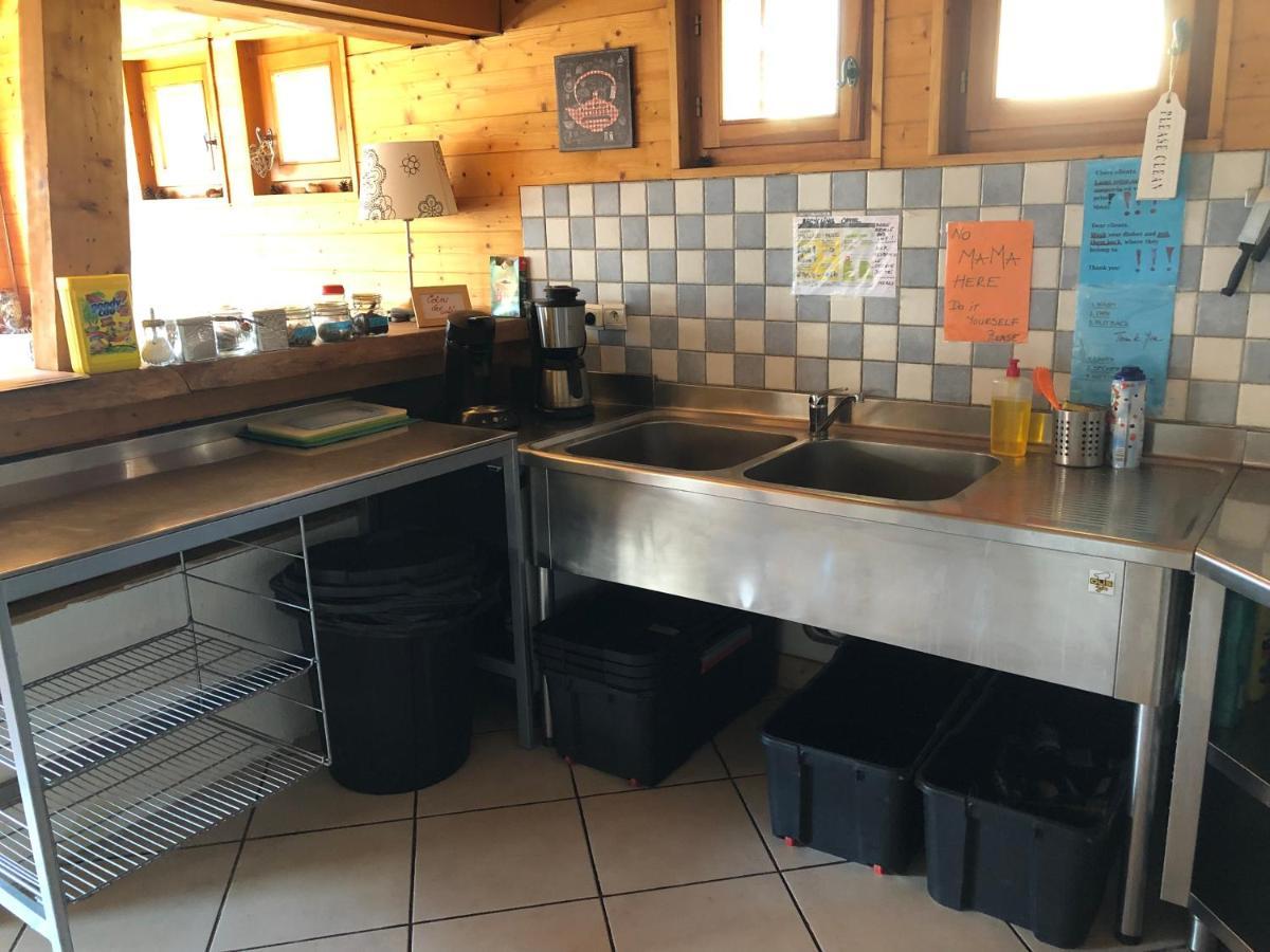 Central Hostel شاتيل المظهر الخارجي الصورة
