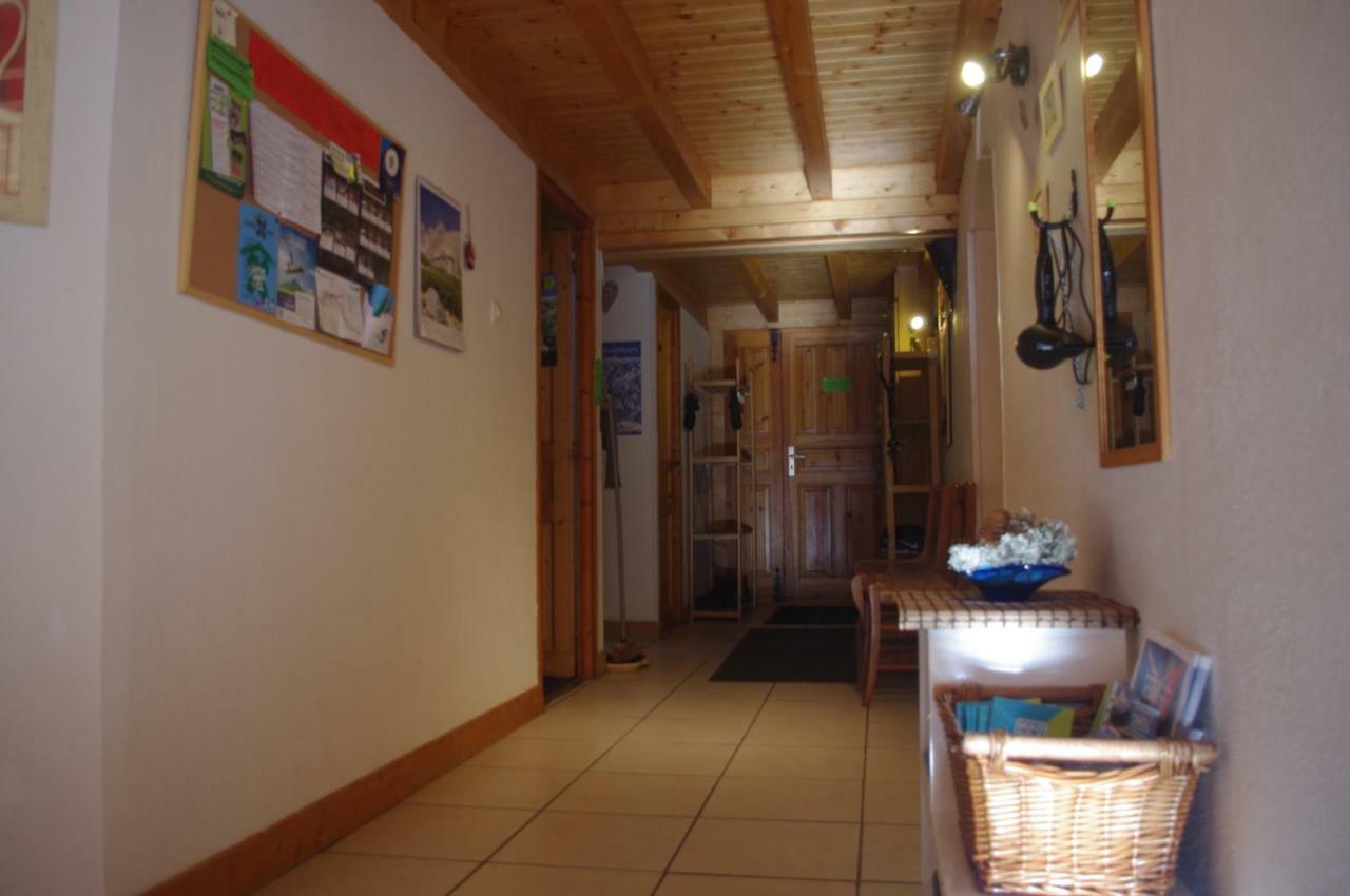 Central Hostel شاتيل المظهر الخارجي الصورة